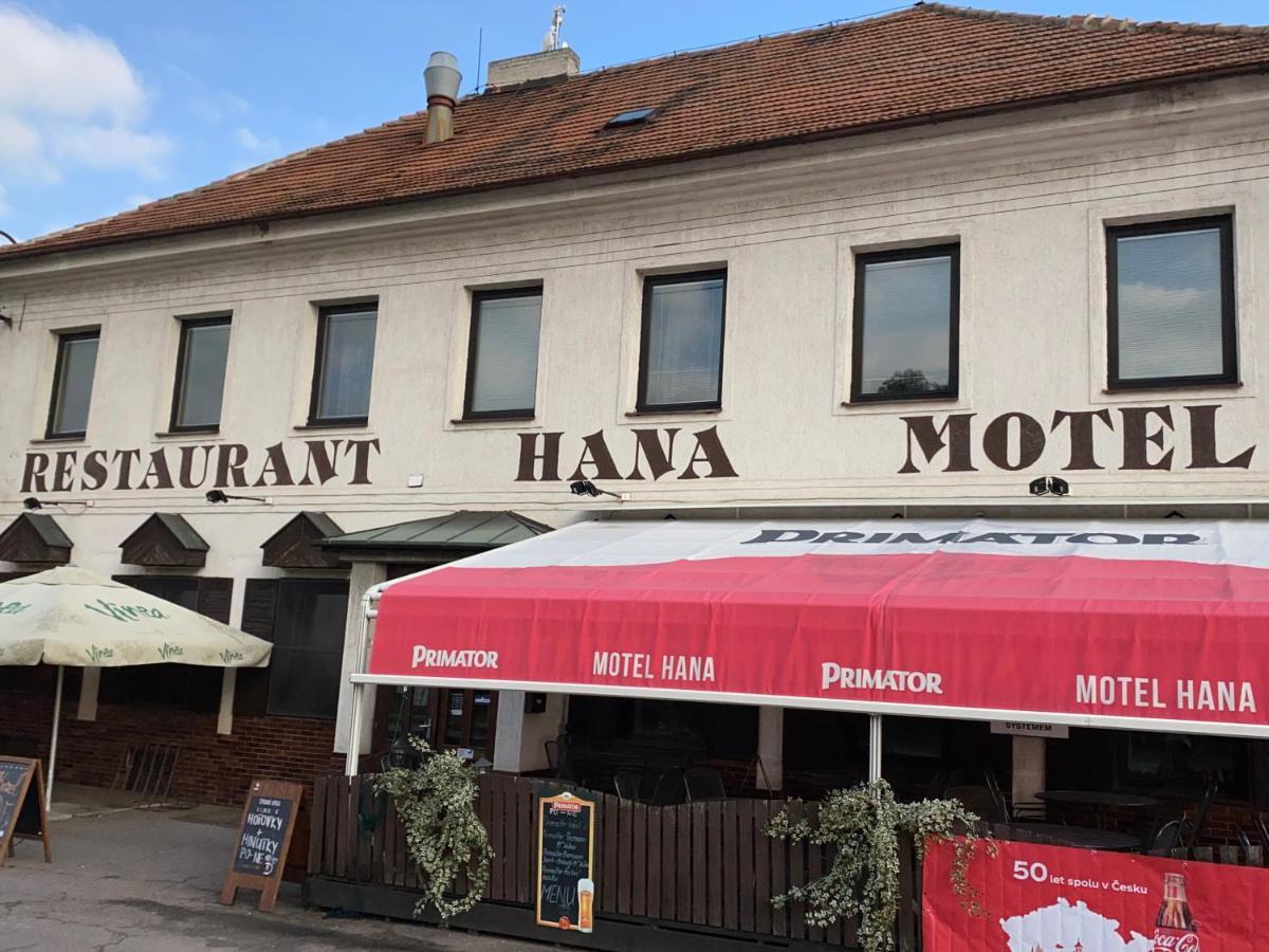 Restaurant Motel Hana Barbara Gastro Sro Ostretin Ngoại thất bức ảnh